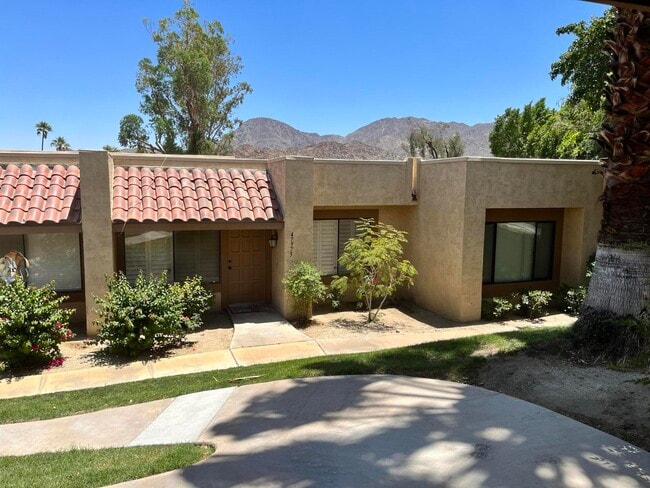 Building Photo - 47974 Oasis Ct