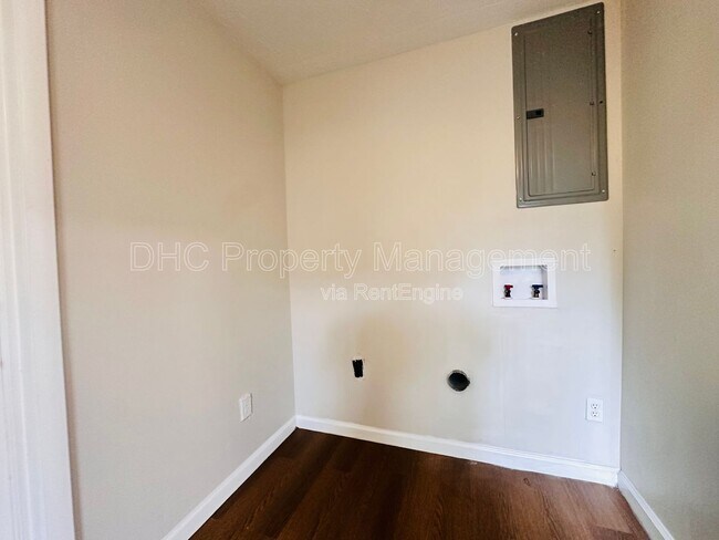 Building Photo - 3222 Apache Dr