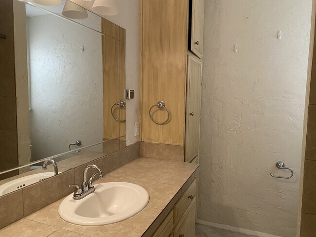 Building Photo - 3608 Sinclair Ave