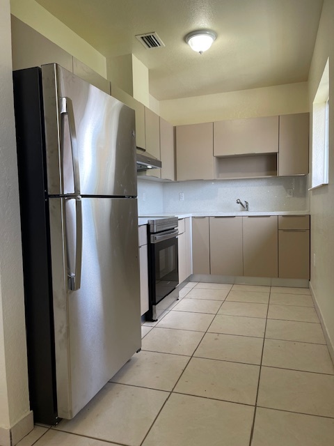 Newly Remodeled Kitchen. New Cabinets, Granite counter top. New Refrigerator - 7632 N Miami Ave