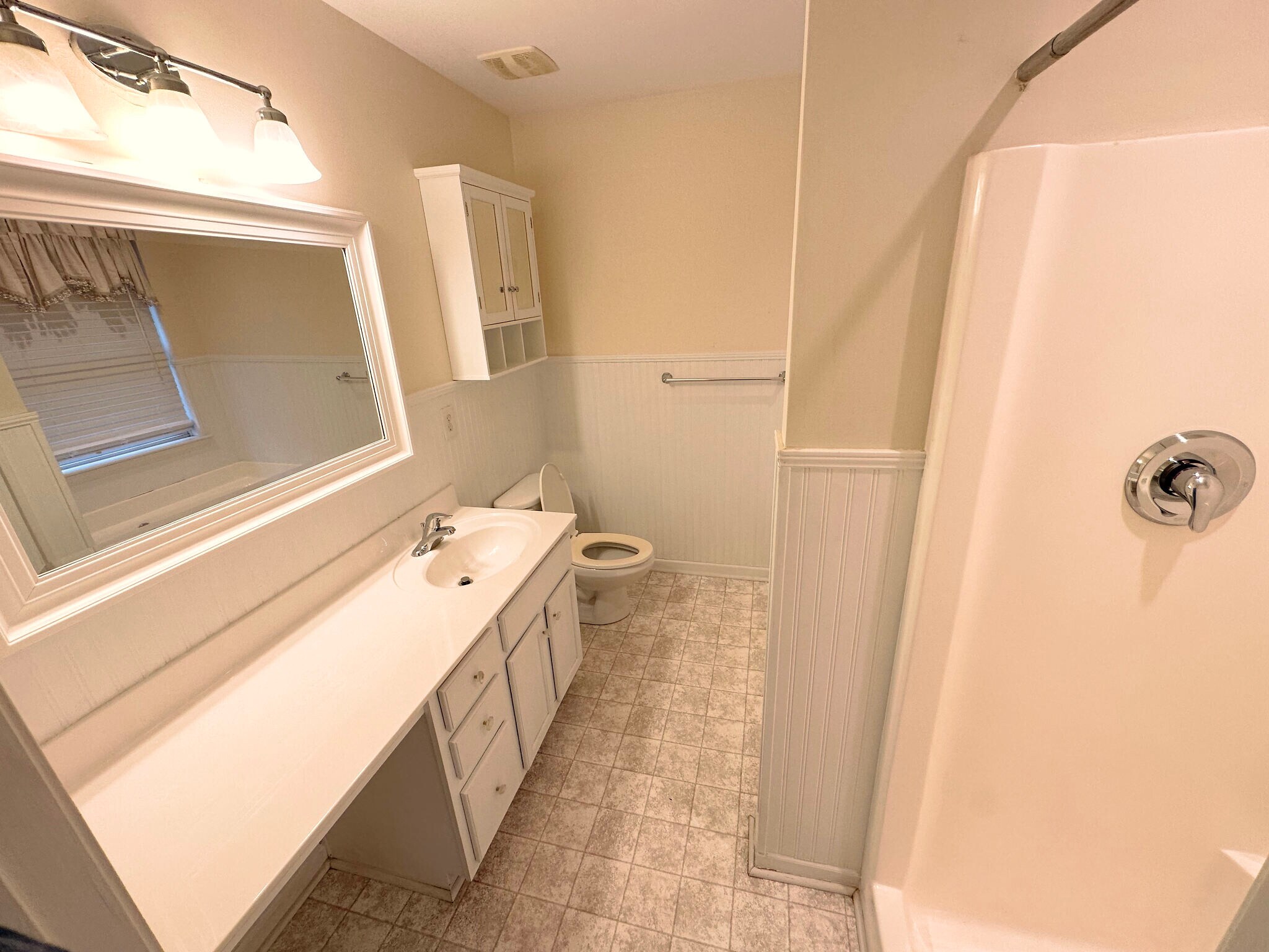 Master bathroom - 2018 Southridge Drive