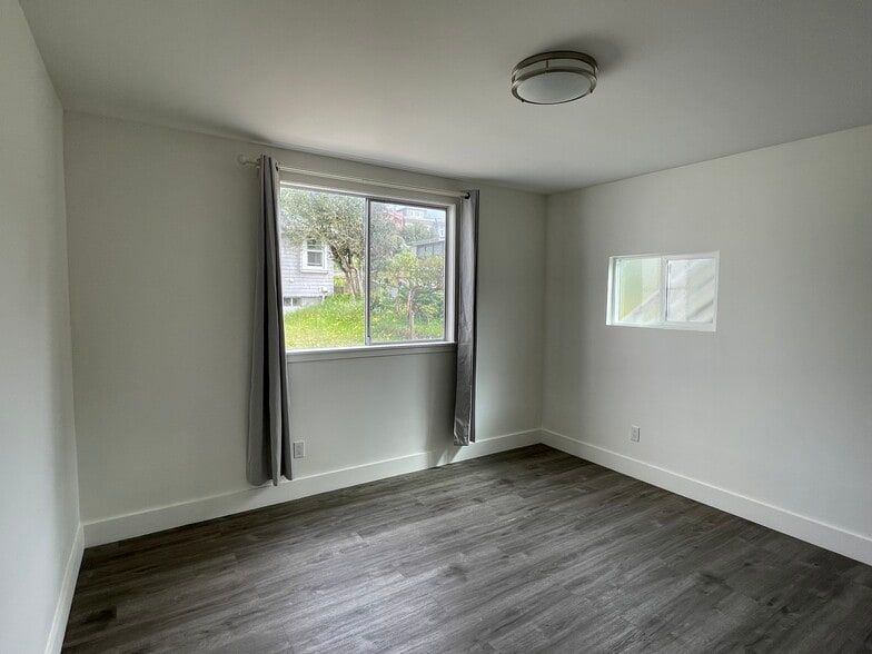 Building Photo - 732 16th Ave