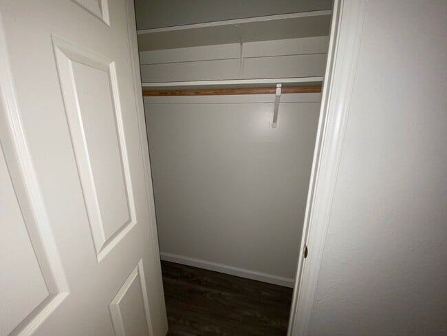 Building Photo - Lovely 3 Bedroom, 2 Bath House - Washer/Dryer, Dishwasher, Long Driveway, Fenced Backyard