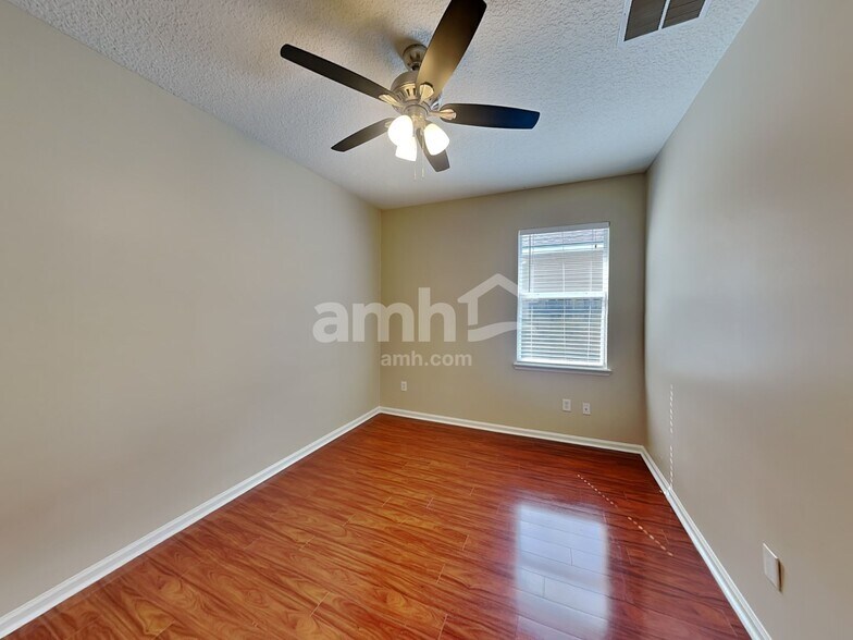 Building Photo - 658 Southland Ln