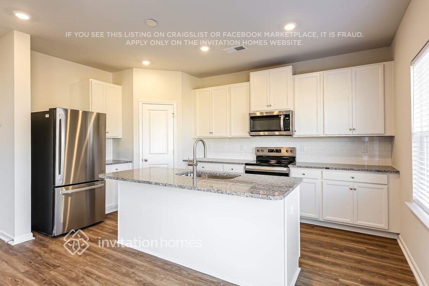 Building Photo - 217 White Flds Ave