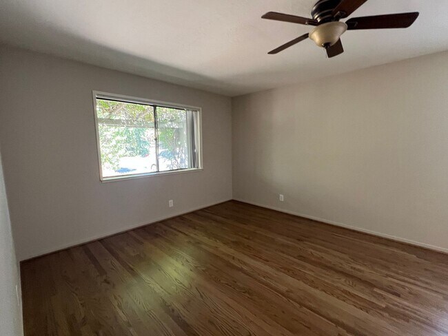 Building Photo - Charming 2-bedroom Menlo Park Cottage