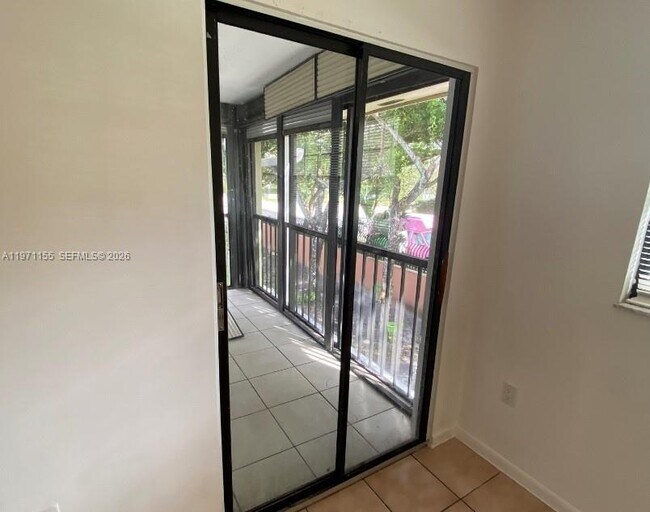 Building Photo - 811 NE 199th St