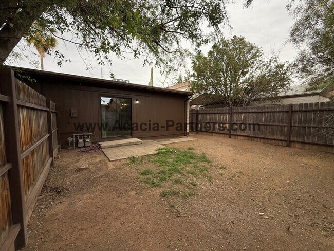 Building Photo - Two Bedroom Duplex