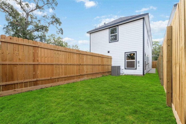 Building Photo - 8122 Sterlingshire St