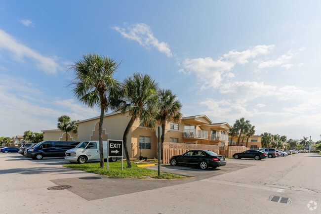 Building Photo - Doral Gardens