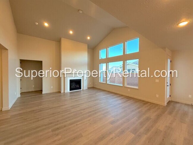 Building Photo - New 3 bed, 2.5 bath with 2 car garage home