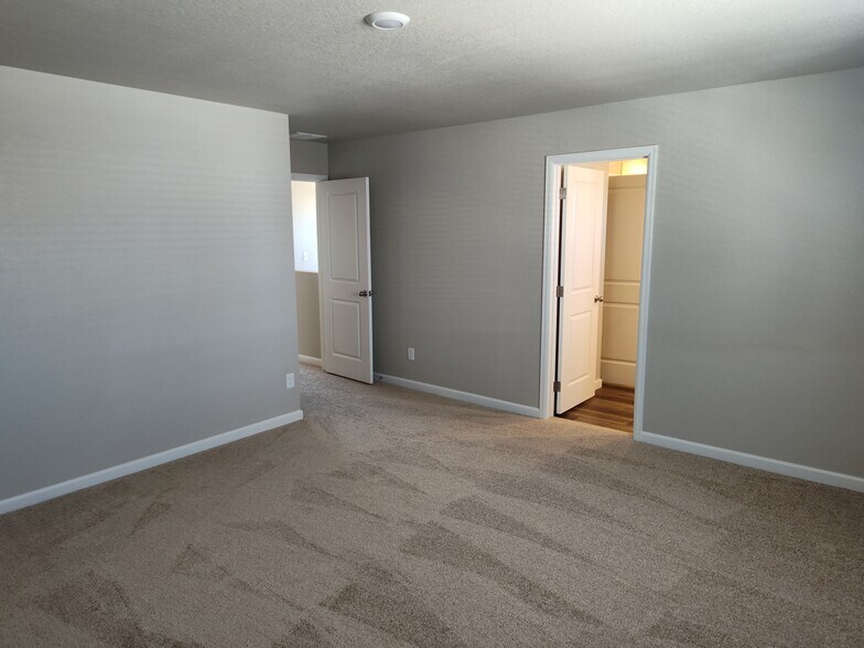 Building Photo - 7415 Dolores Ave