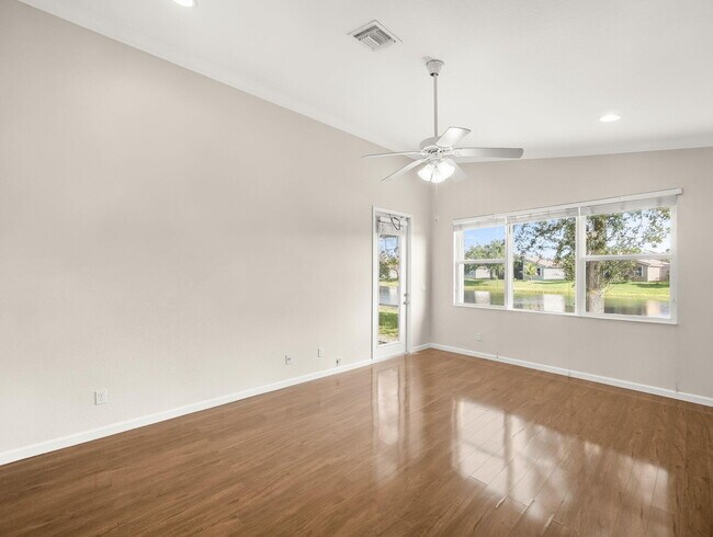 Building Photo - 1863 SW Jamesport Dr