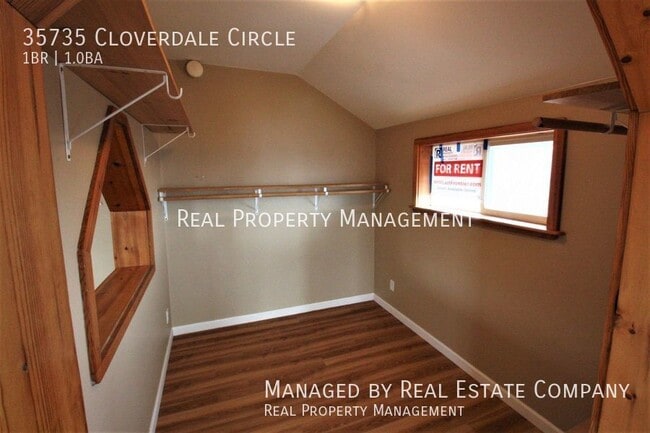 Building Photo - 35735 Cloverdale Cir