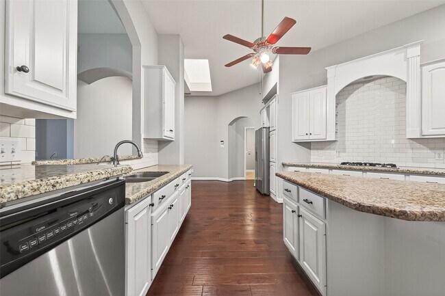 Building Photo - 22718 Emily Park Ln