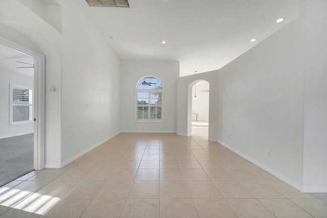 Building Photo - Stunning 4/3 with Fence Enclosed Yard in t...