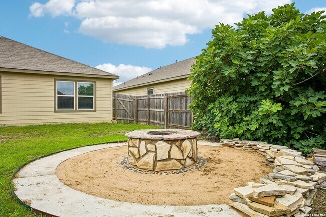 Building Photo - 10771 Francisco Way