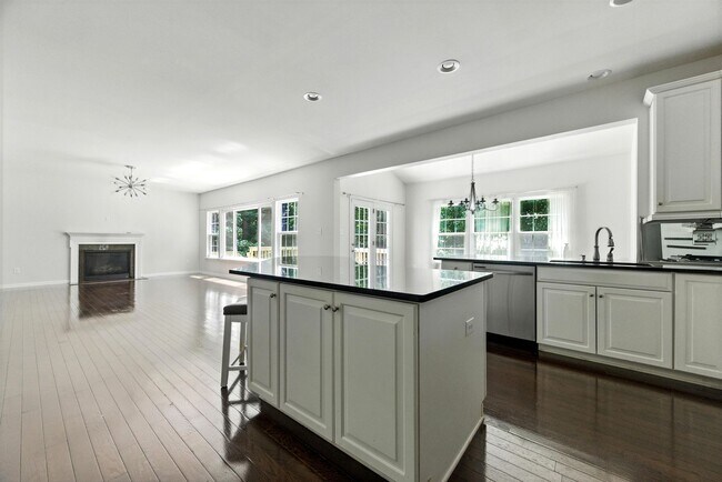 Building Photo - 8120 Fairmont Dr