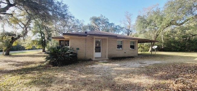 Building Photo - 11 Trails End Rd