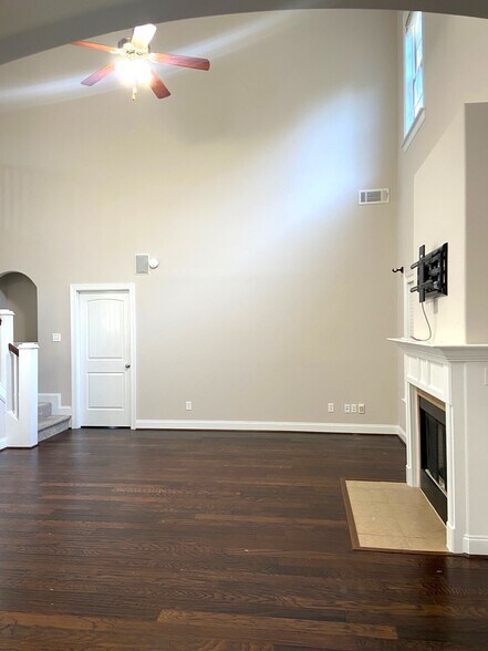 Building Photo - 1177 Bristol Way