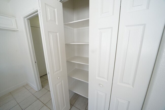Building Photo - SHOWINGS AVAILABLE NOW