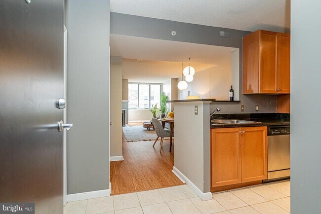 Building Photo - 851 N Glebe Rd