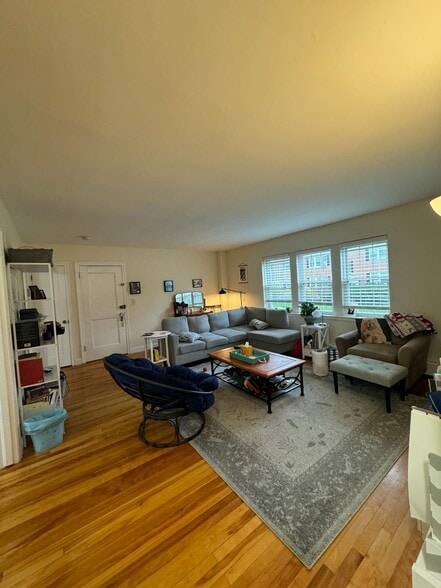 Building Photo - 33 Hammond Pond Pky