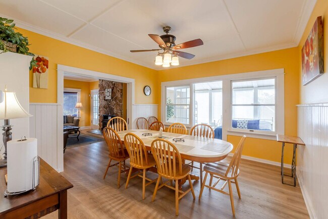 Building Photo - 640 S Columbia St