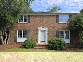 Building Photo - 205 Pinewood Dr