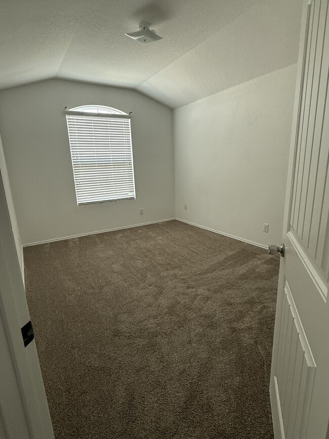 Building Photo - 1045 Polmont Ct