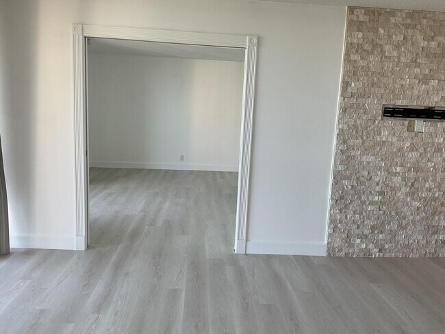 Building Photo - 2425 Presidential Way