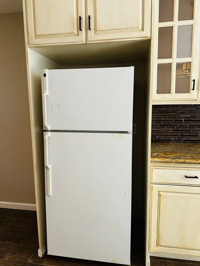 Building Photo - Vintage Vibes