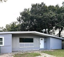 Building Photo - 2856 Beachwood Blvd