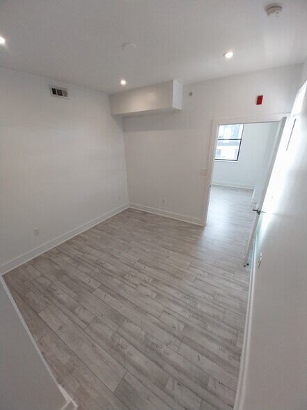 Building Photo - 1169 Hope St