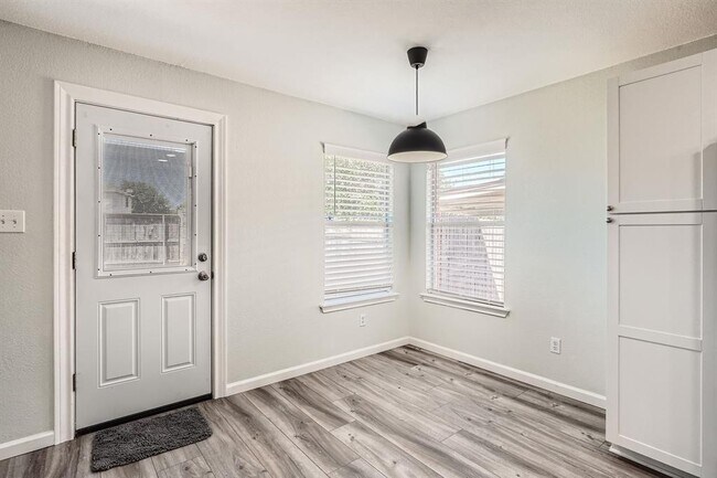 Building Photo - 305 Bird Dog Bend
