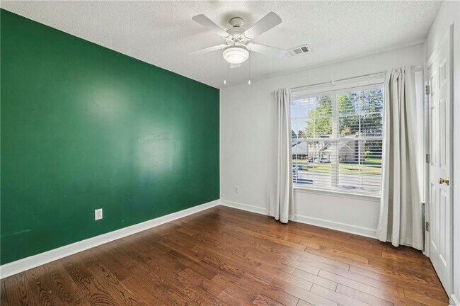 Building Photo - 615 Tammany Pointe