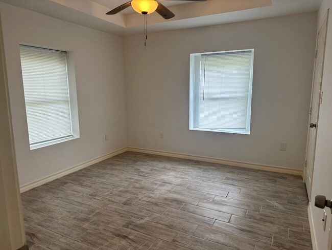 Building Photo - 806 Old Angleton Rd