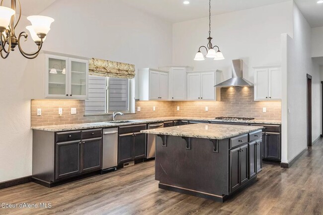 Building Photo - Luxurious Single-Level Rancher in Post Falls