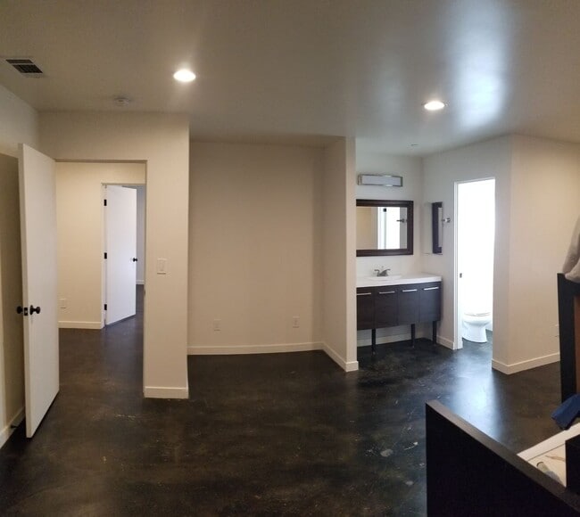 Building Photo - 5 bed 6 bath across street from Cal Poly c...