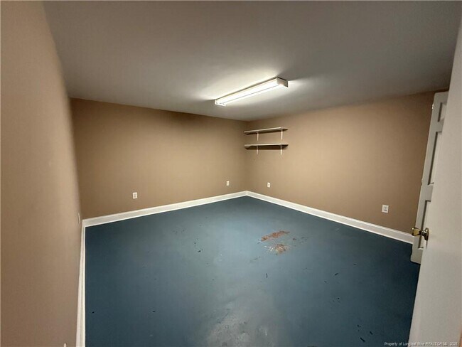 Building Photo - 907 Evans Dr