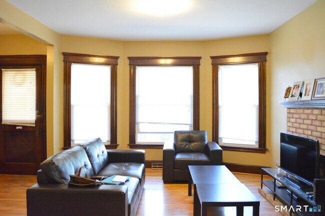 Building Photo - 90 Avon St