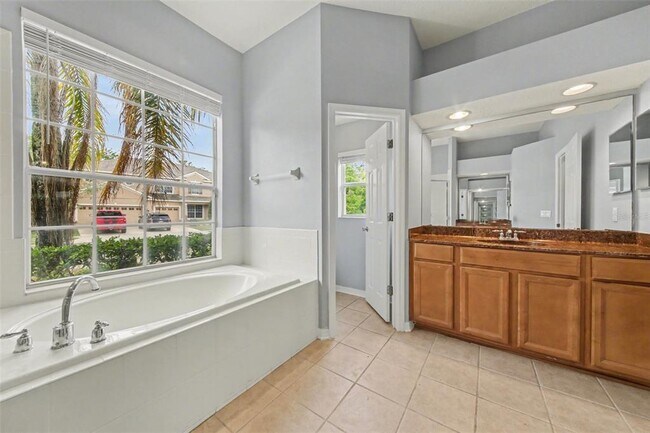 Building Photo - 7005 Winding Lake Cir