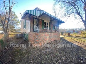 Building Photo - 3837 Center Pl W