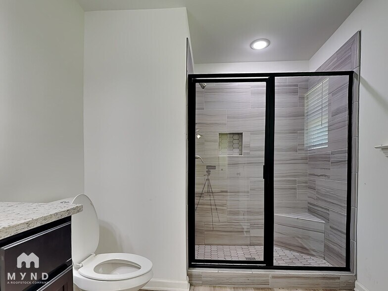 Building Photo - 424 Valerie Cir