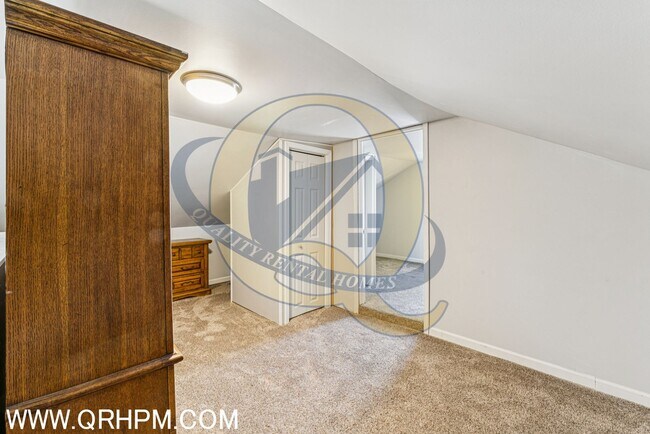 Building Photo - 2040 Linden St