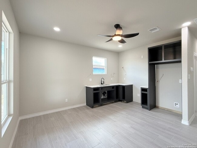 Building Photo - 3274 I-35