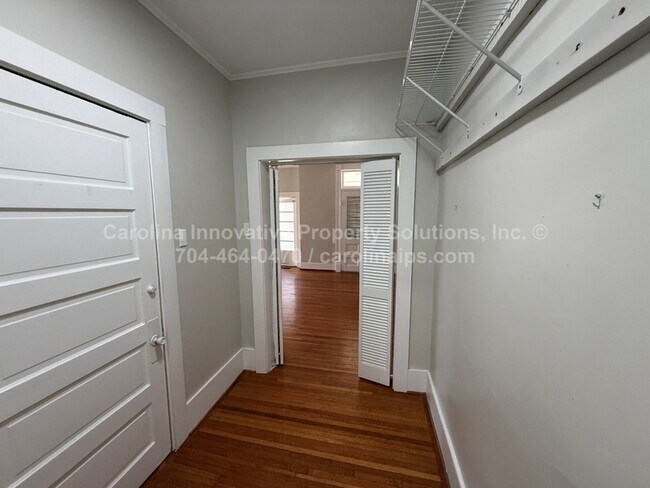 Building Photo - 404 Park Ave
