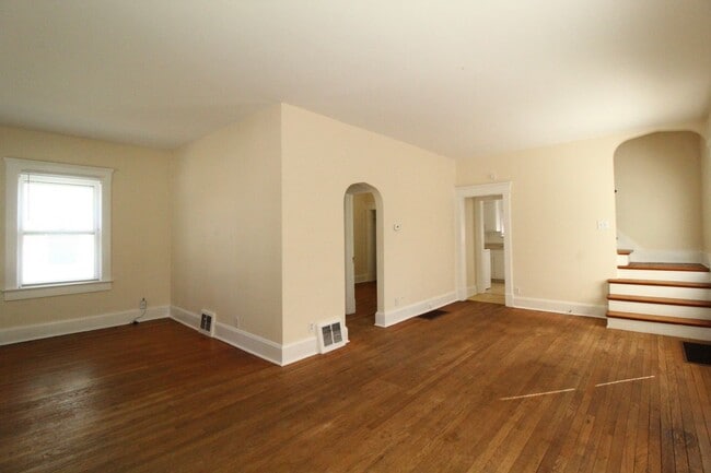 Building Photo - 2 Bedroom 1 Bath Home In Westport