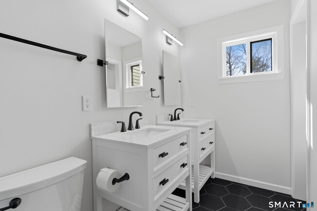 Building Photo - 193 Cypress Rd