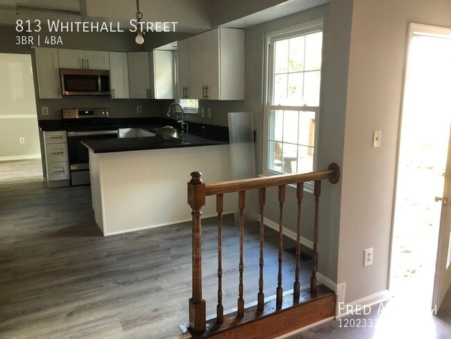 Building Photo - 813 Whitehall St